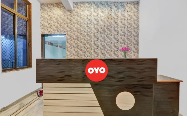OYO Flagship 703742 Hotel C.r.k Inn