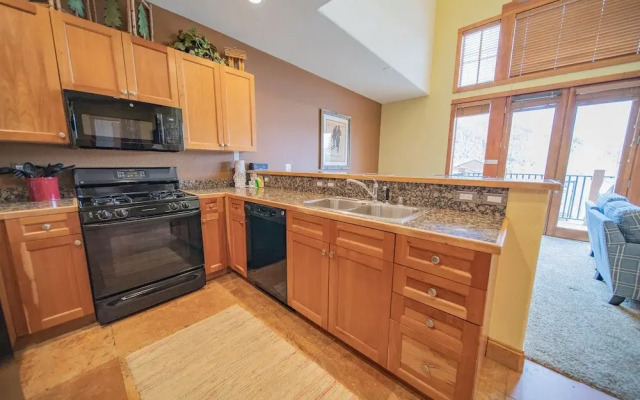 Antlers Gulch 303 by SummitCove Vacation Lodging