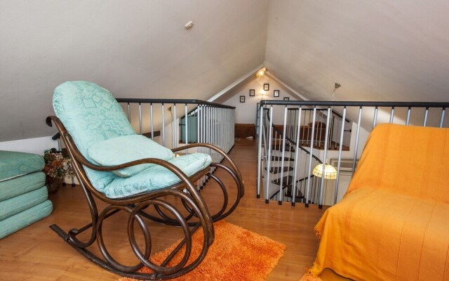 Charming Historic 2nd Floor Sea View Apartment