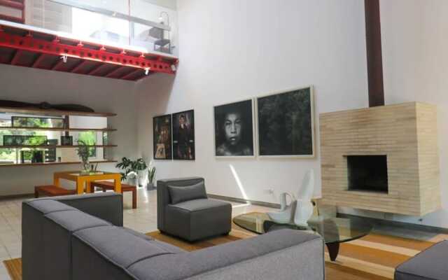 w Luxury 3BR House With Terrace in Miraflores