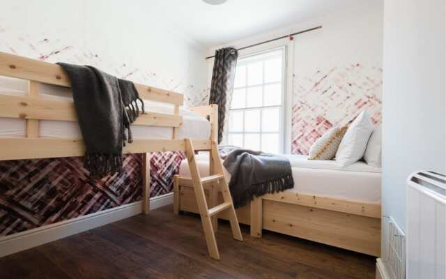 The Historic Gem - Sleek & Central 3BDR Maisonette