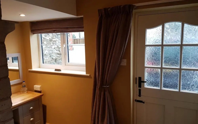 Curly Tail Accommodation