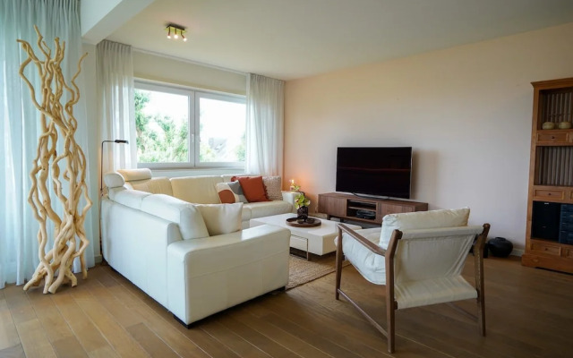 Spacious Apartment With Sea Views