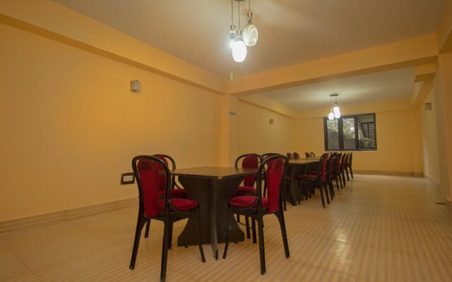 Hotel Golden Shangrila By OYO Rooms