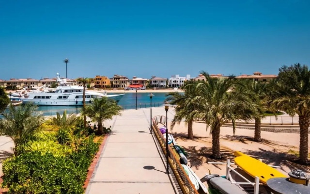 Palm Jumeirah Luxury w Private Beach Atlantis View