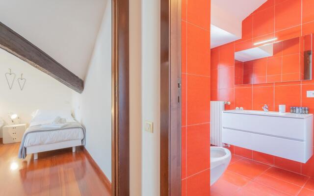 La Mansarda in Como With 3 Bedrooms and 2 Bathrooms