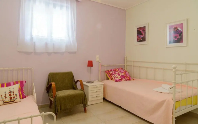 Comfy Vacation Flat Near the Beach