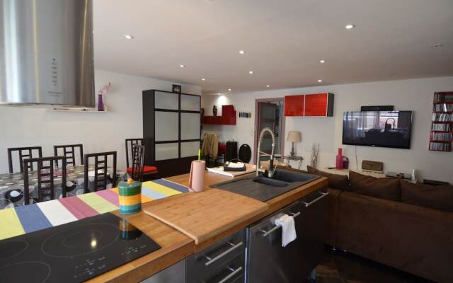 Modern apartment 6 persons with Jacuzzi in Nice Downtown