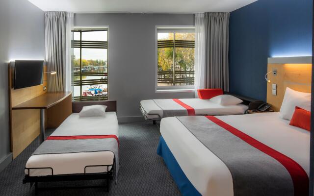 Holiday Inn Express Paris-Canal de la Villette, an IHG Hotel