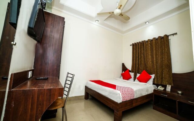 OYO 15248 Hotel Shreemaa