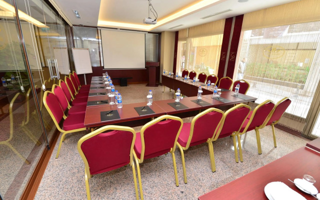 Golden Siyav Hotel