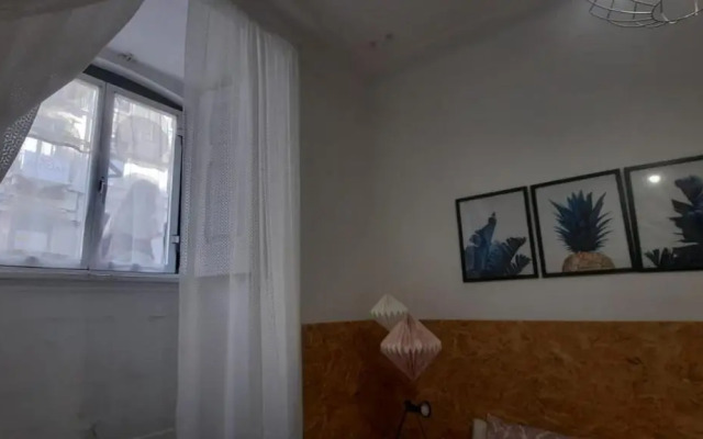 Sunny Terrace Apt, Close to Downtown! 2 Bedroom Flat