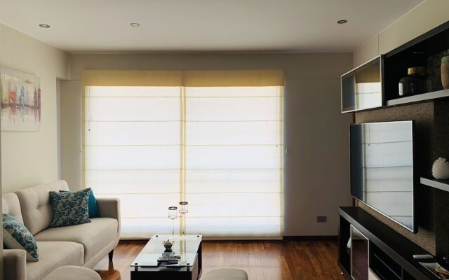 Private Bedroom in great Flat Miraflores