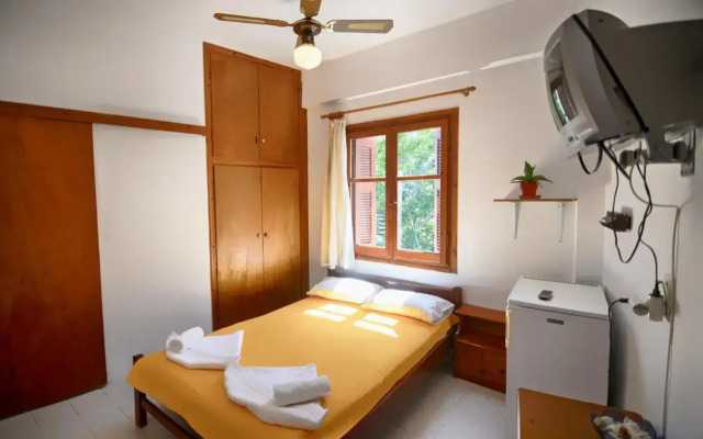 To Gefyraki Rooms
