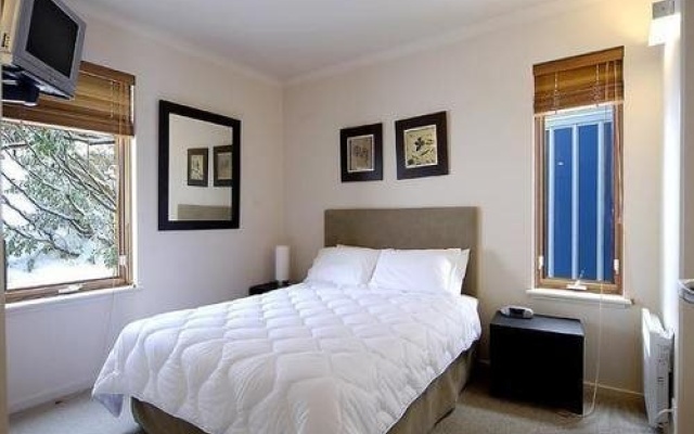 Schnapps – Guest Rooms – Hotham Heights