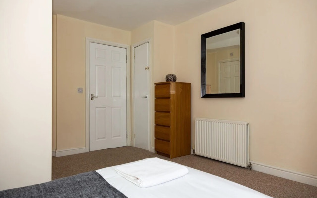 Alexander Apartments Rooms 2