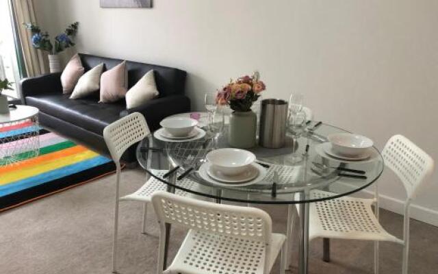Exquisite Family Home +Parking, Close to CBD