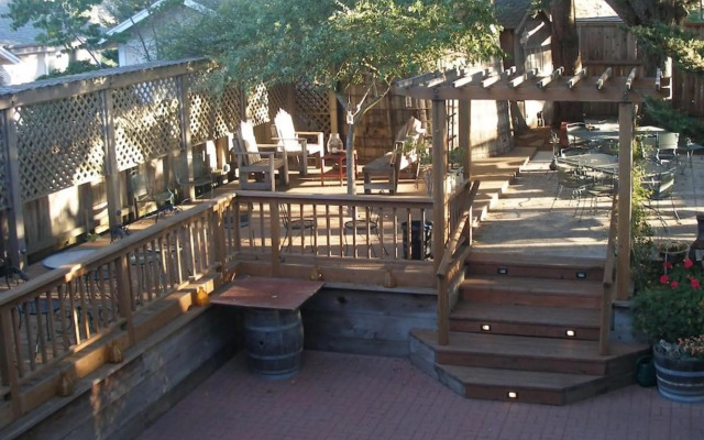 Valley Ford Hotel