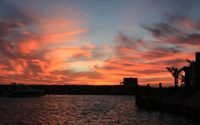 The Sandpiper Inn & Cottages