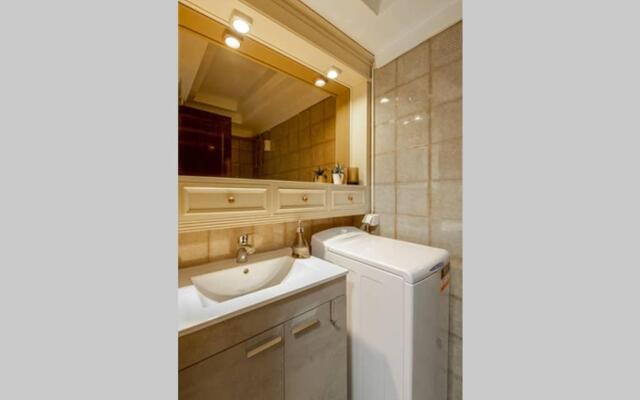 Spacious stylish studio up to 4ppl close to centre