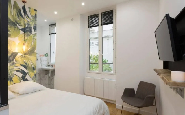 Studio d'architecte au pied de Tour Eiffel (CDM)