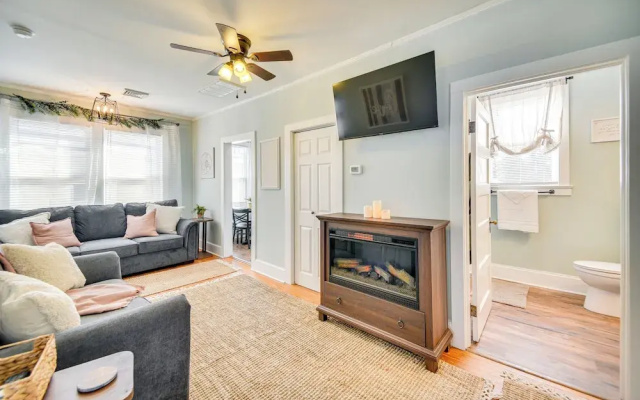 Family-friendly Main St Gloucester Apt w/ Balcony!