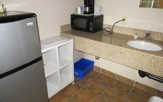Shoreside Inn & Suites