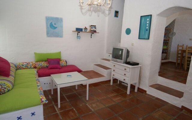 Attractive Holiday Home With Cheerful and Well-kept Interior Near Nerja
