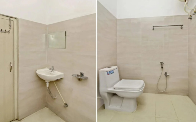 Sri Lakshmi Deluxe By OYO Rooms