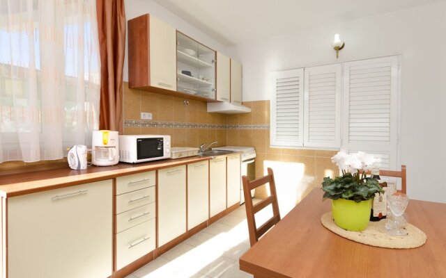 Apartment and Rooms Ive