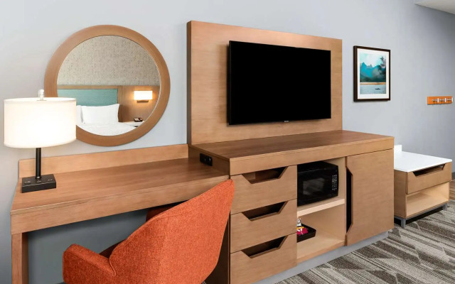 Hampton Inn by Hilton Bellingham Airport