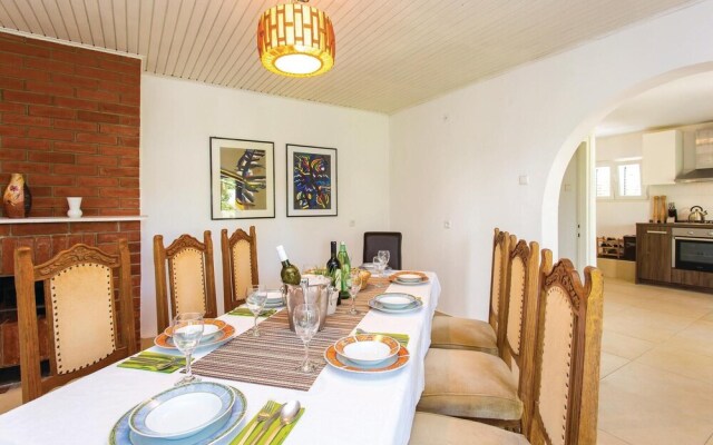 Amazing Home in Malinska With Wifi and 4 Bedrooms