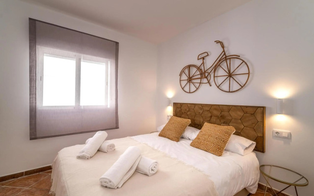 PALM TREE VILLA - 5BDR Paradise Pool / Chill Out Beds