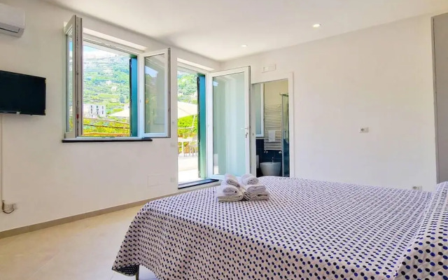 Villa in Lemon Grove With Sea Views & Sea Breeze