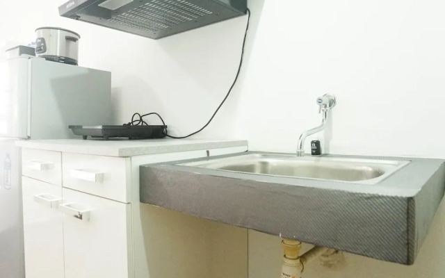 Comfy & Clean Studio Apartment at Puri Mas