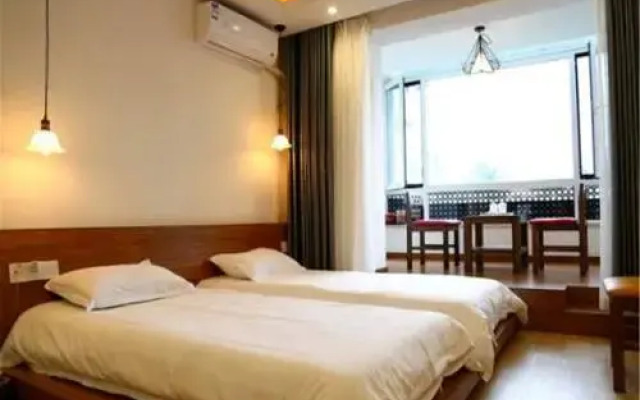 White Stone Hotel