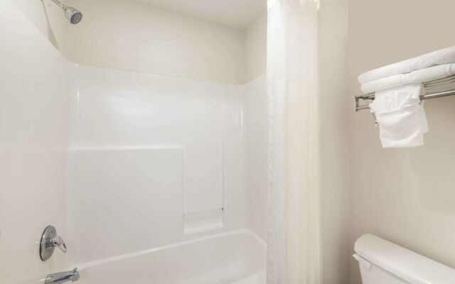 Baymont by Wyndham Iowa Lake Charles