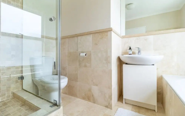 3 Bedroom Family Home - Houtbay