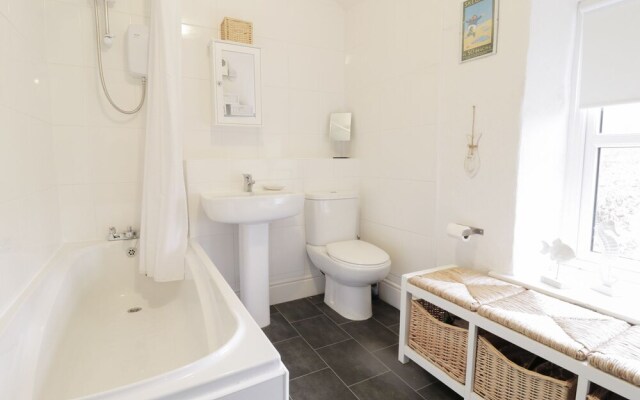 6 Gellilydan Terrace