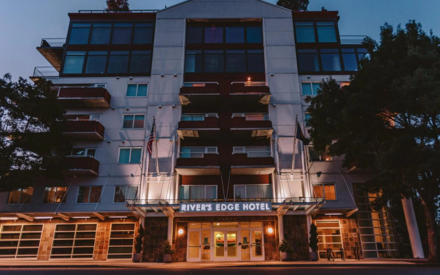River's Edge Hotel Portland, Tapestry Collection by Hilton