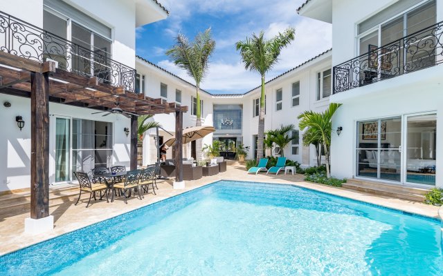 Huge Villa for Large Groups in Bavaro Cocotal - Up to 16 People With Pool Jacuzzi Chef Maid