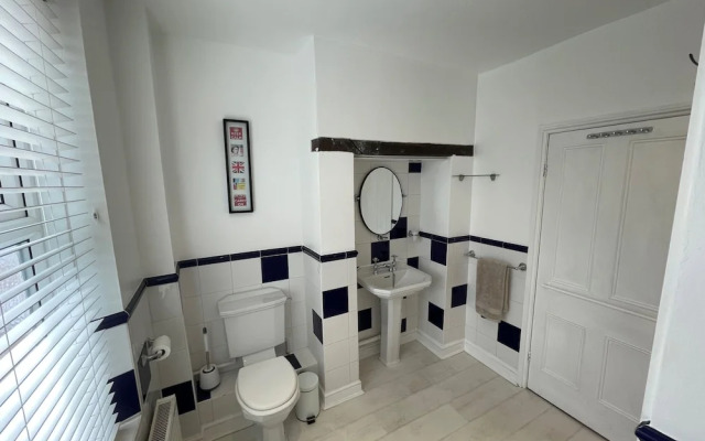 Familyfriendly - Sleeps6 - Privateparking - Garden