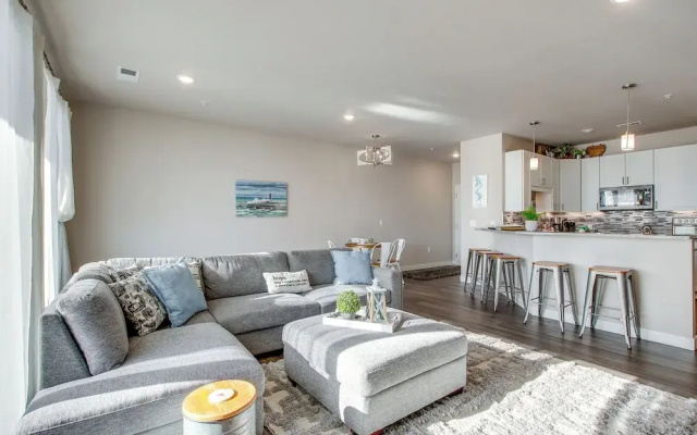 Modern South Pier Condo on Sheboygan River!