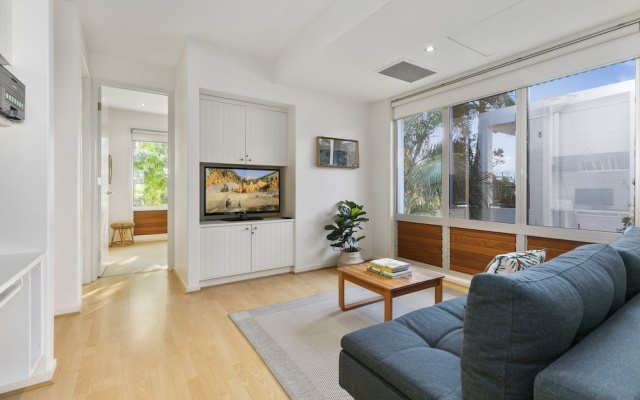 Sunshine Beach, Self Contained Unit, Beach Views - Unit 2 Elouera, 44 Elanda Street – Guest Rooms – Sunshine Beach