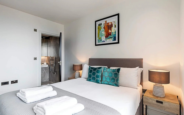 Two Bedroom Luxury Retreat At North Acton, London
