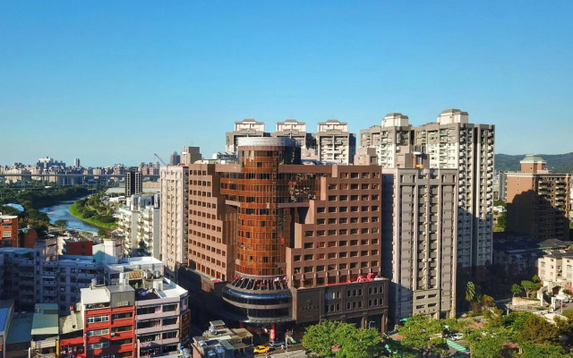 Monarch Plaza Hotel