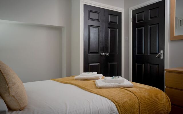 Coasters Hotel & Apartments