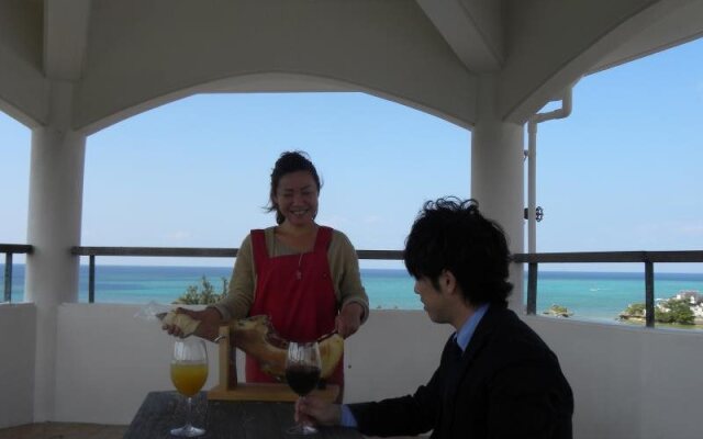 Oozi Resort Condo Hotel & Cafe