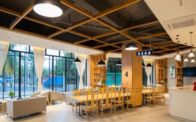 Danzhou Guanlan Shangpin International Hotel