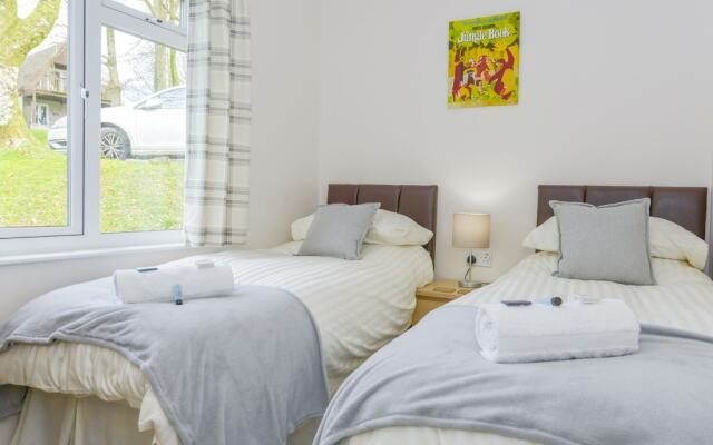 12 Valley Lodge